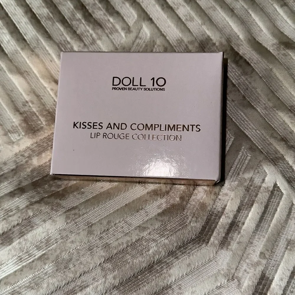 NEW DOLL10 KISSES & COMPLIMENTS LIP ROUGE COLLECTION